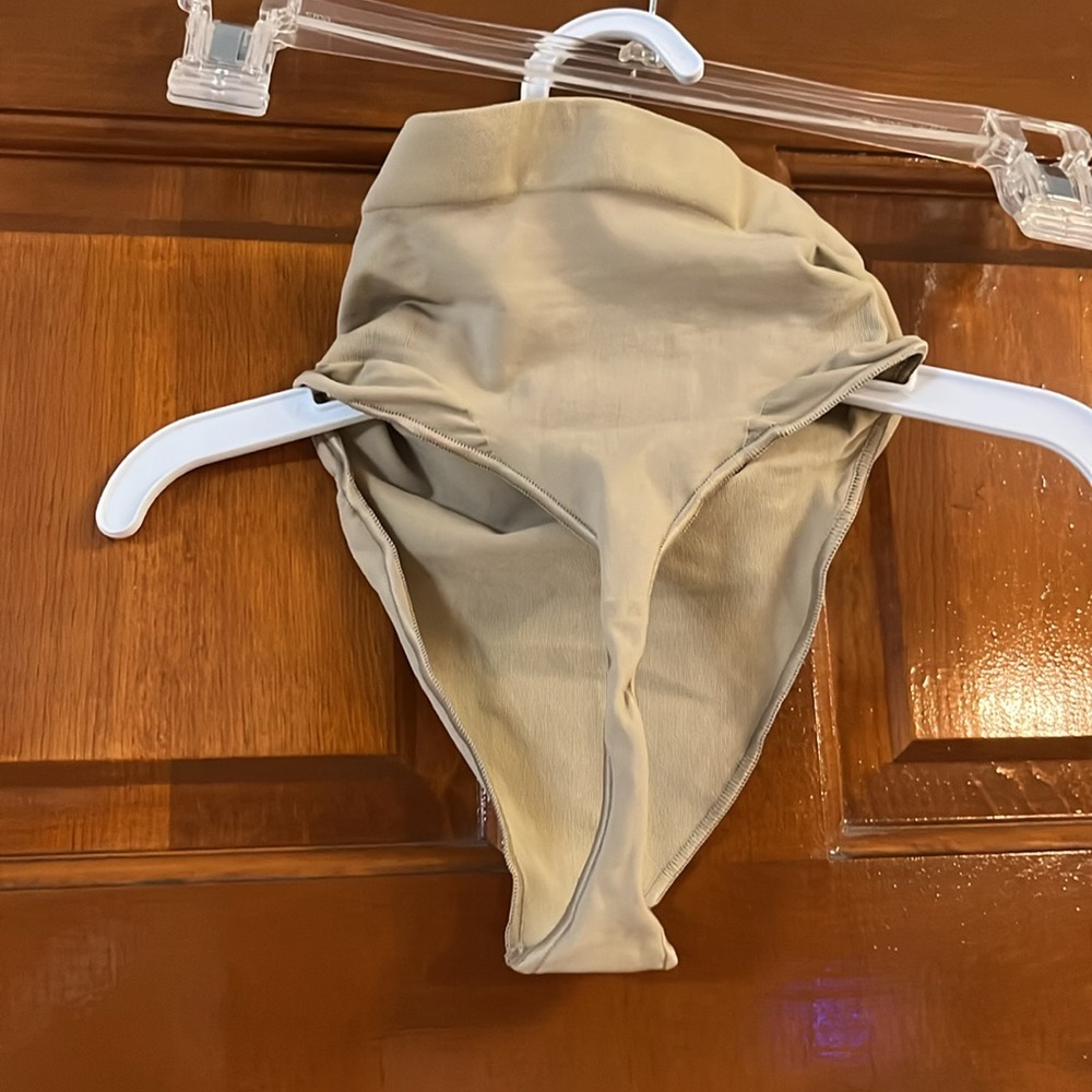 Skims size Small Thong underwear - Picture 2 of 3
